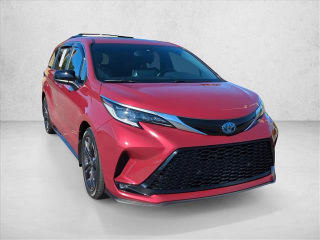 Used 2024 Toyota Sienna XSE FWD image 3