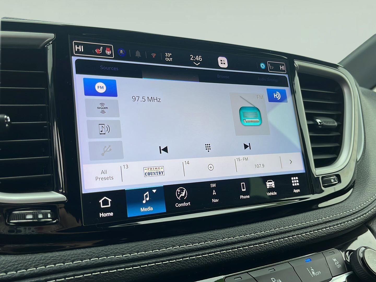 Used 2024 Chrysler Pacifica Limited image 17