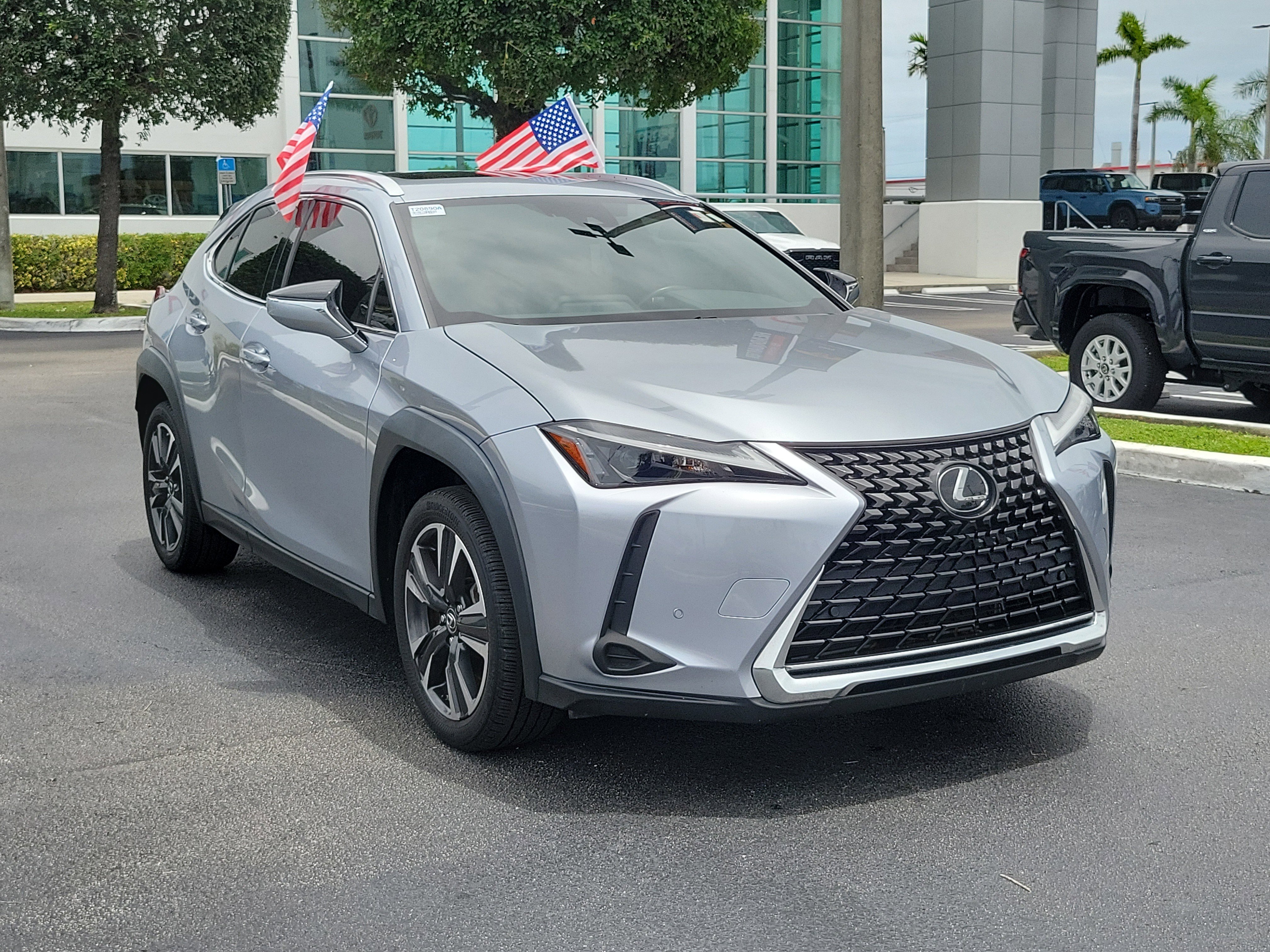 Used 2023 Lexus UX 250h FWD video 2