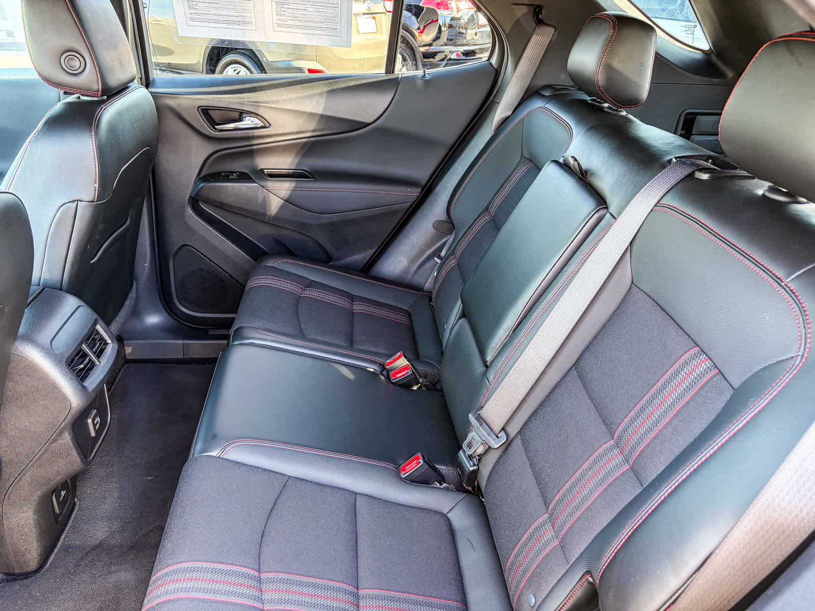 Used 2022 Chevrolet Equinox RS w/ Infotainment Package image 17