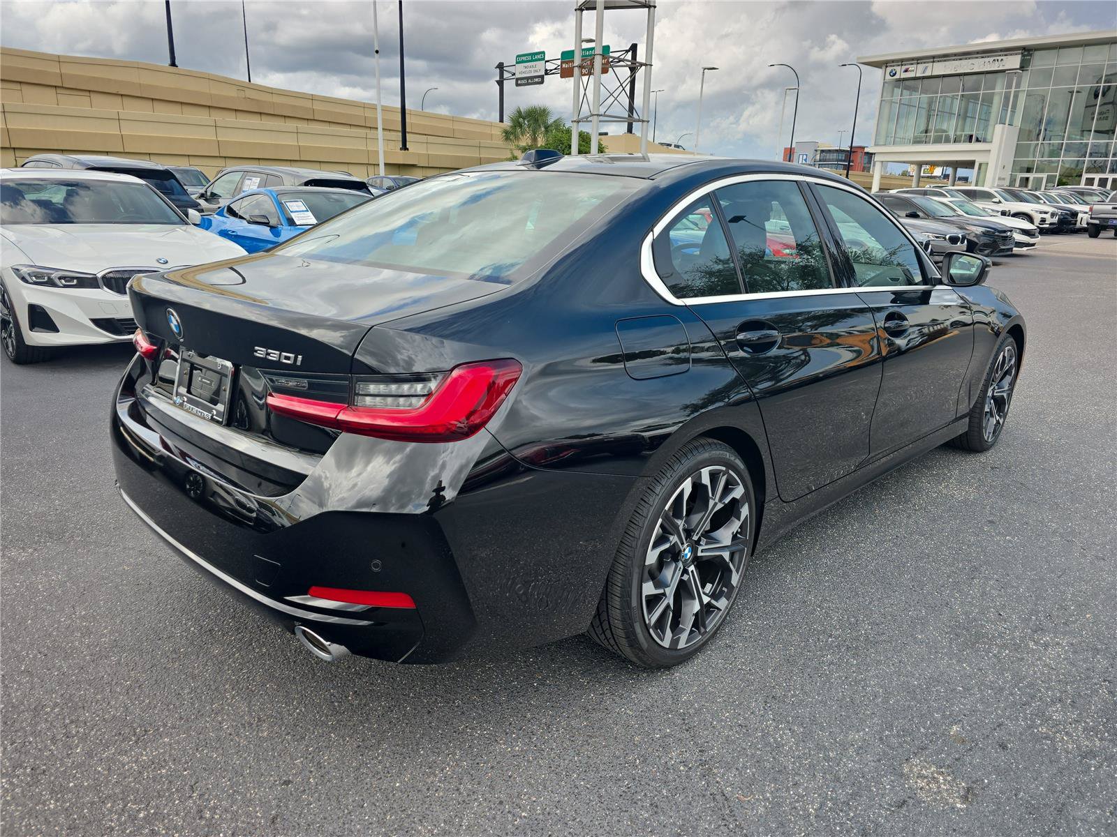 Used 2026 BMW 330i Sedan w/ Convenience Package RWD image 3