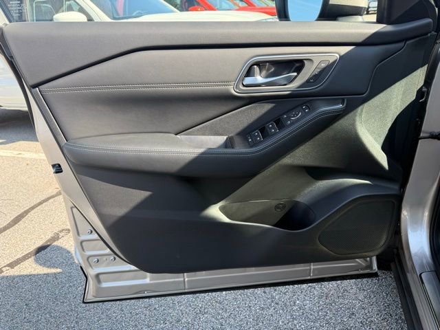 New 2026 Nissan Rogue Platinum image 16