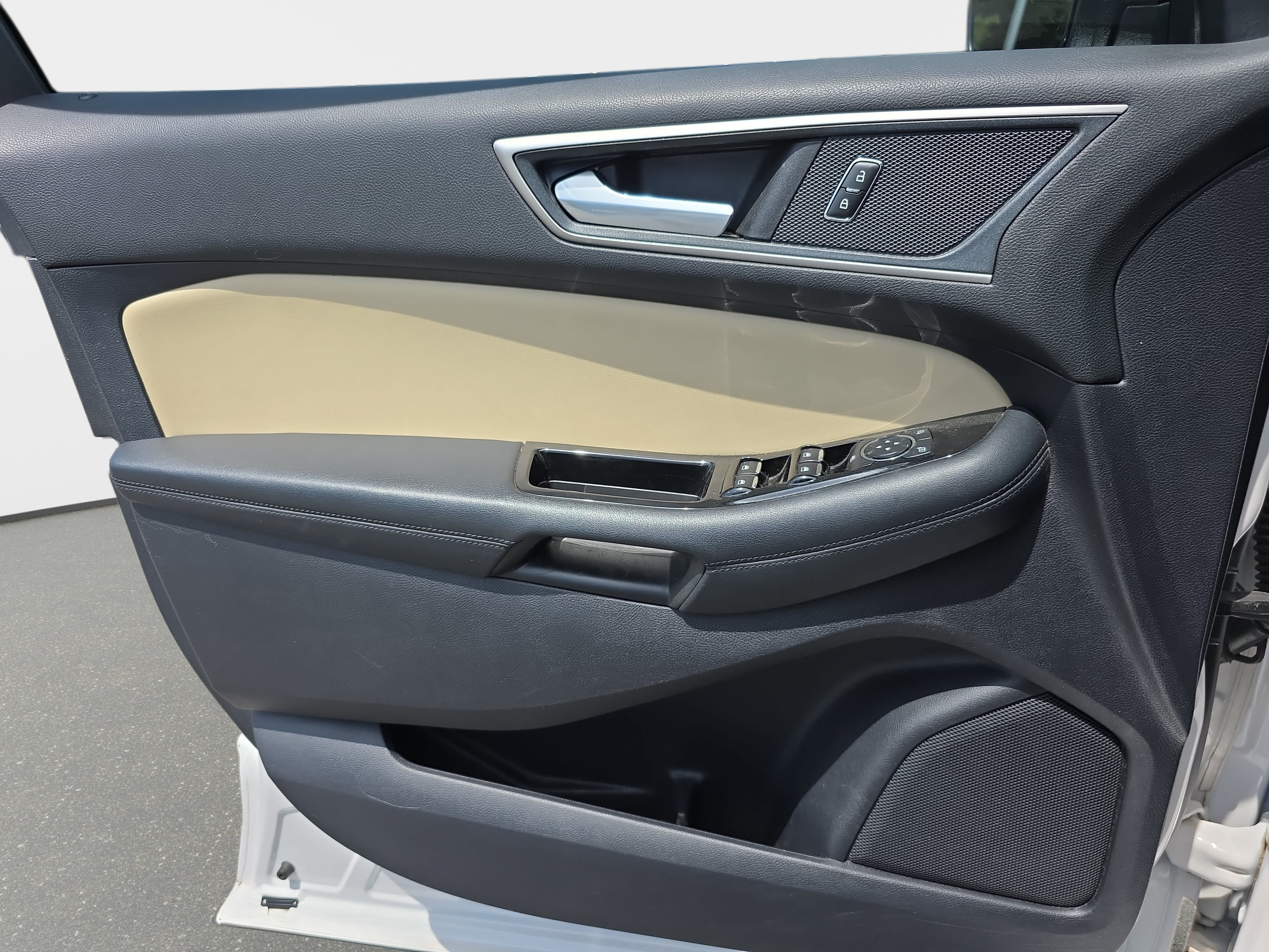 Used 2019 Ford Edge SEL w/ Equipment Group 201A FWD image 26