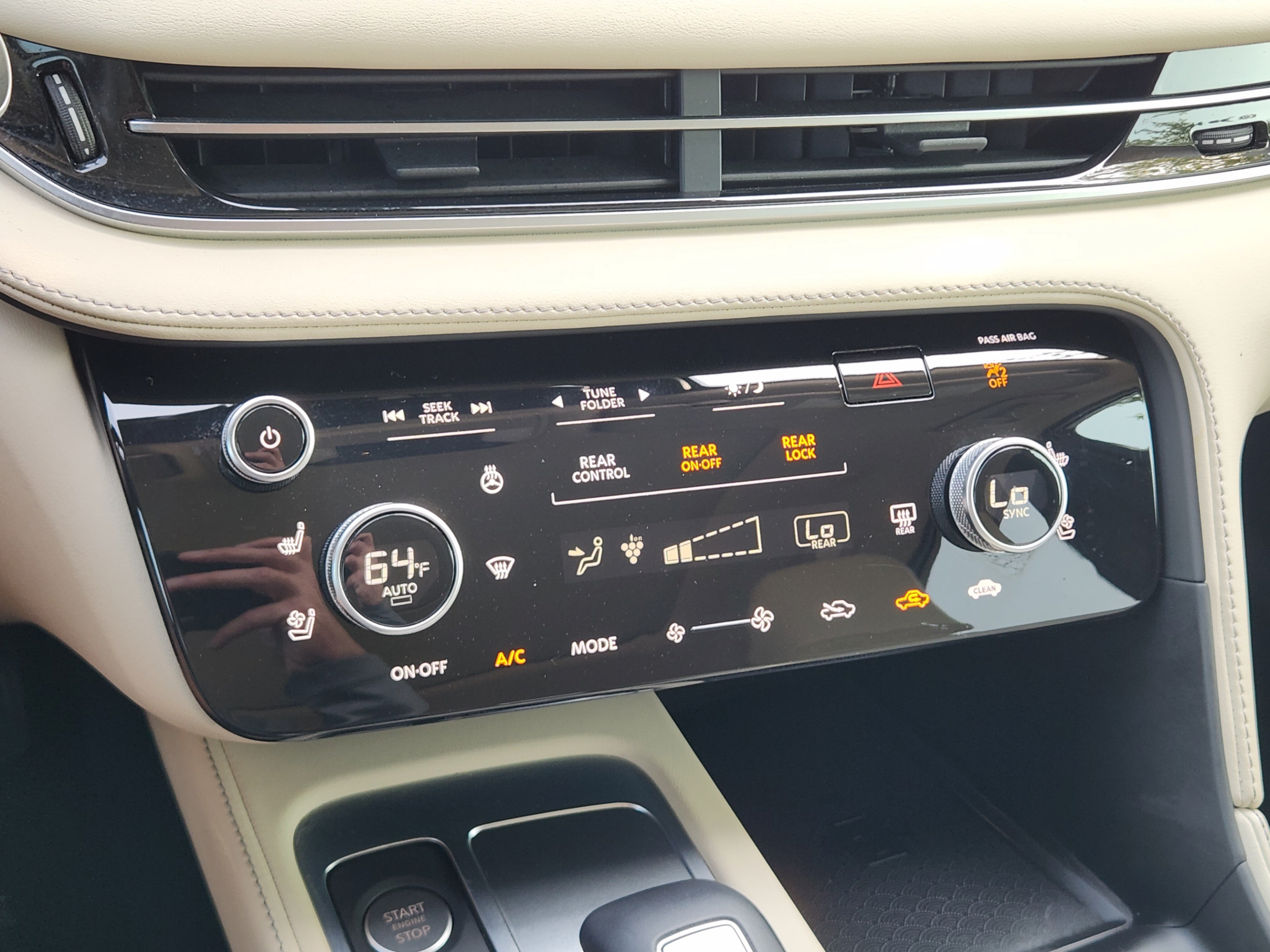 Used 2025 INFINITI QX60 Sensory w/ Vision Package AWD/4WD image 12