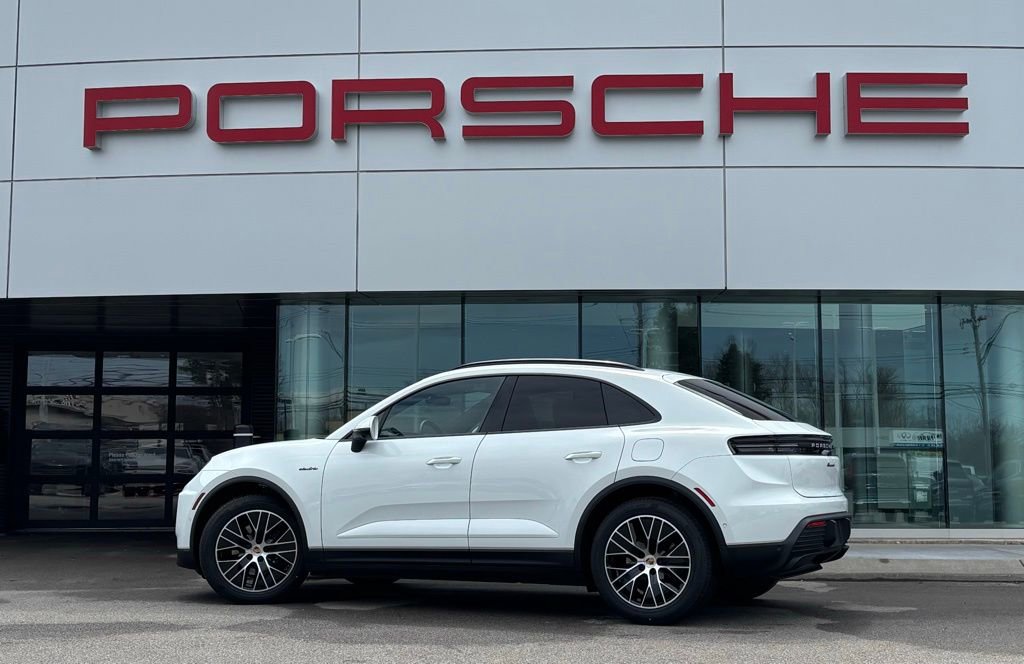 New 2026 Porsche Macan 4 Electric AWD/4WD image 3