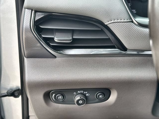 Used 2020 Chevrolet Traverse Premier w/ LPO, Floor Liner Package FWD image 17