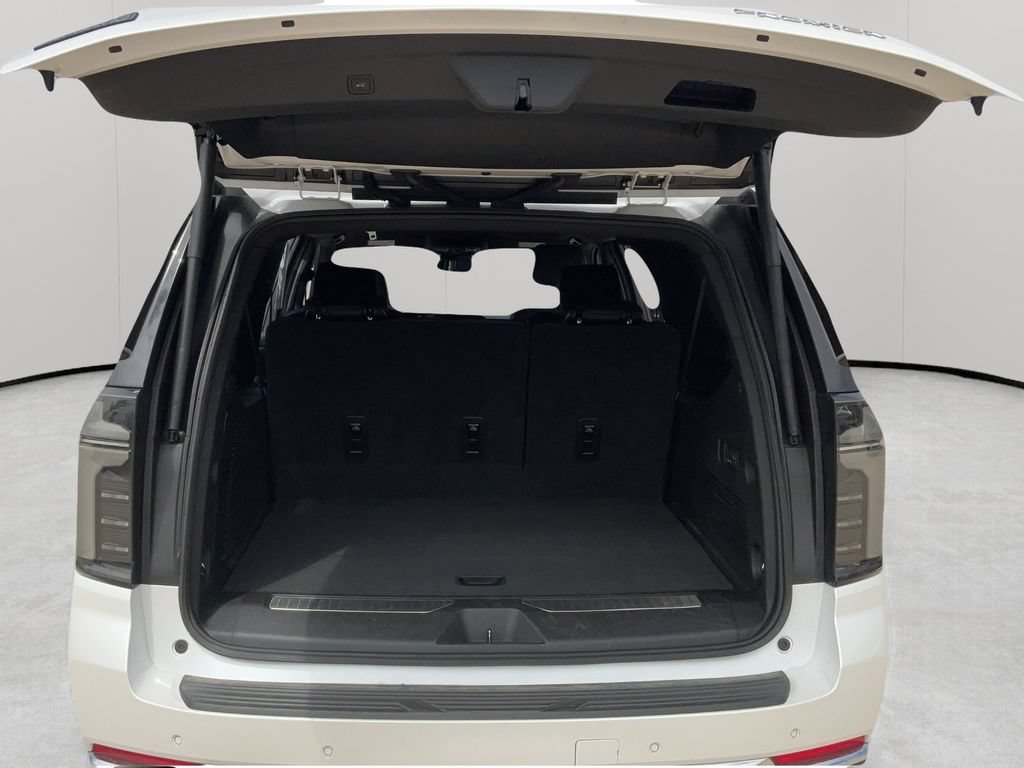 Used 2025 Chevrolet Suburban Premier AWD/4WD image 58