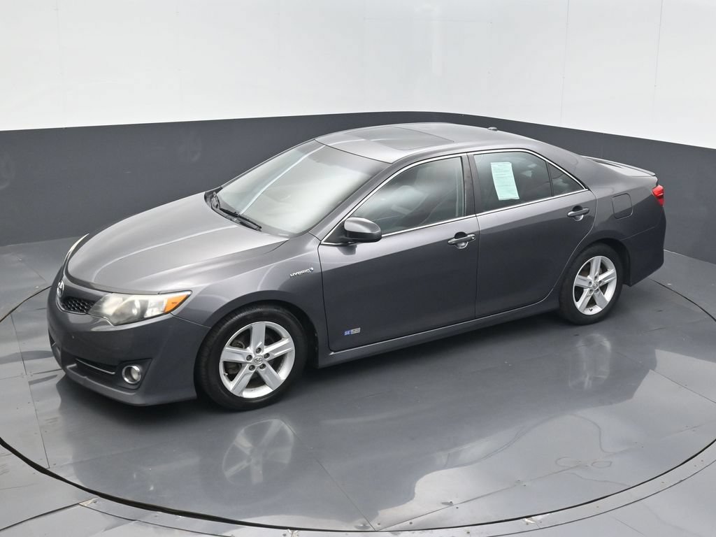 Used 2014 Toyota Camry SE w/ Moonroof Package FWD image 9