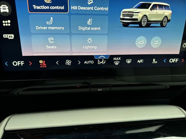 New 2025 Lincoln Navigator L Reserve AWD/4WD image 19