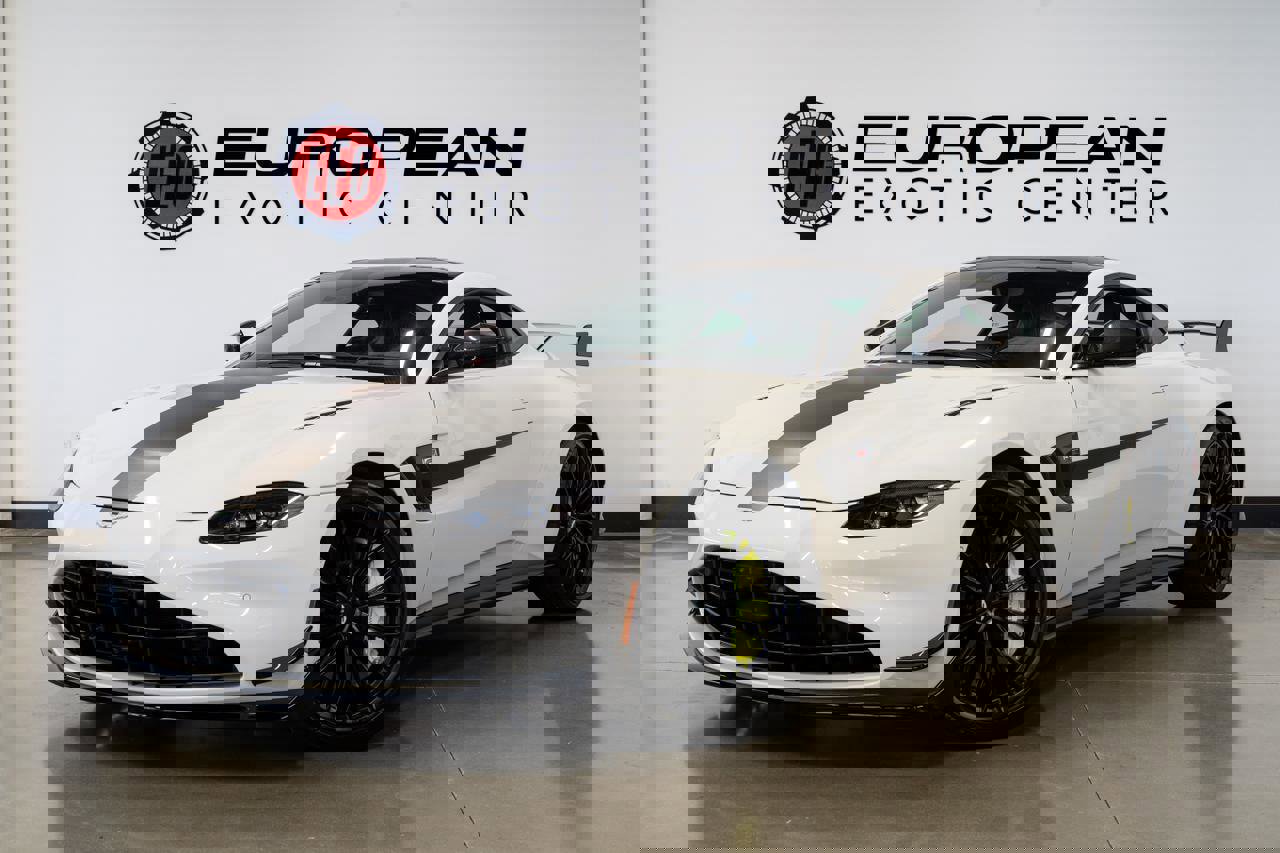 Used 2023 Aston Martin V8 Vantage Coupe image 30