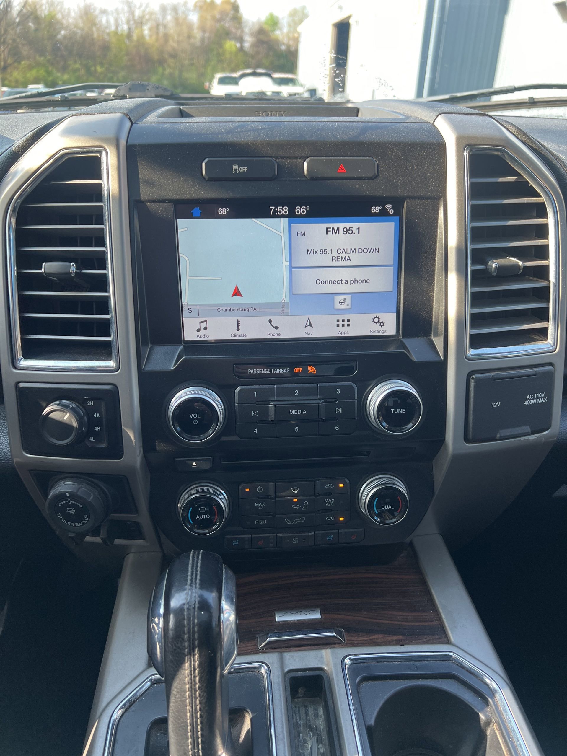 Used 2016 Ford F150 Lariat w/ Equipment Group 502A Luxury AWD/4WD image 16