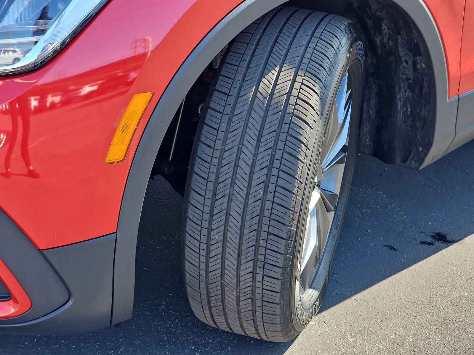 Used 2024 Volkswagen Tiguan SE w/ Panoramic Sunroof Package image 36