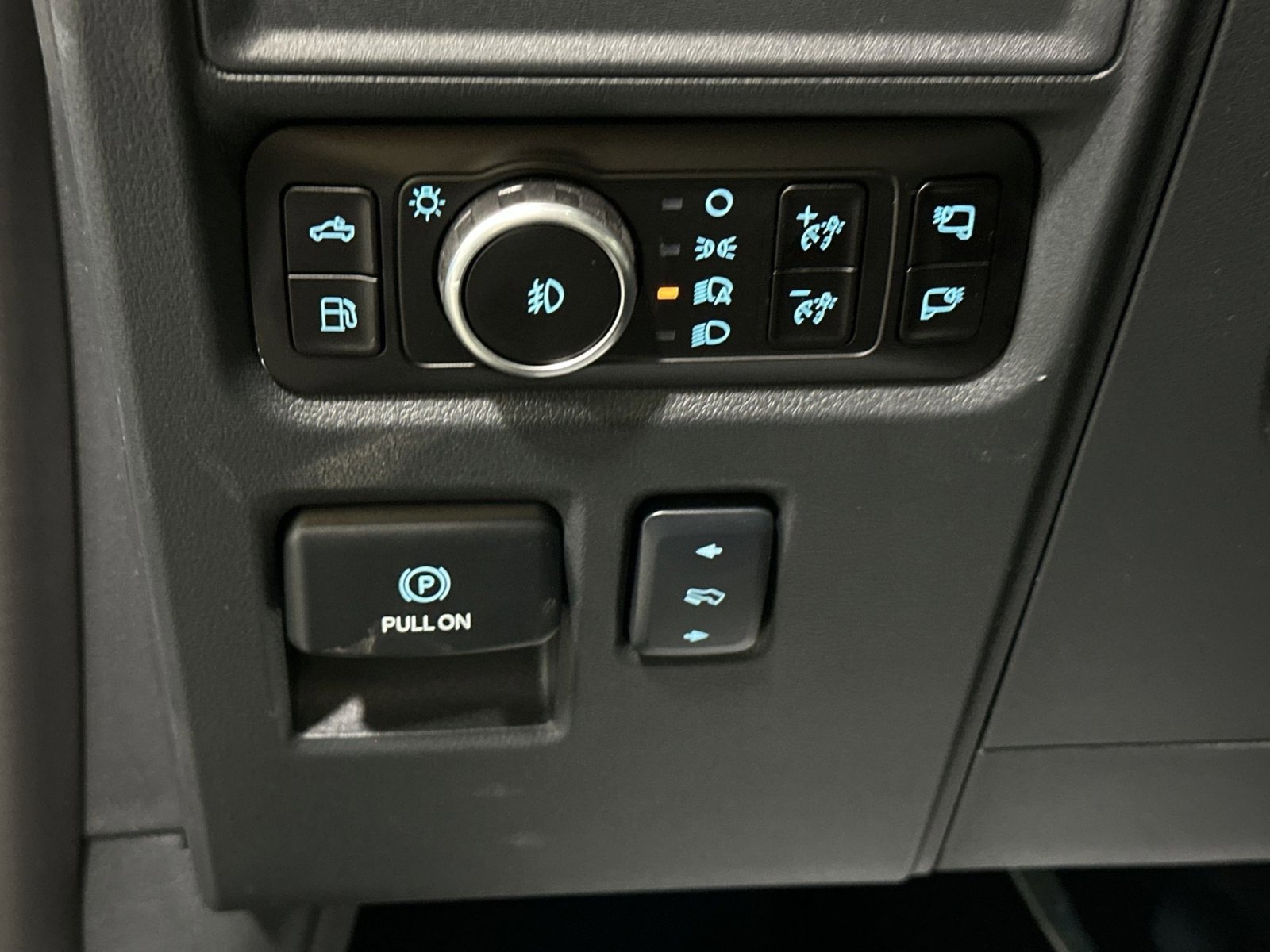 New 2025 Ford F150 Platinum w/ Equipment Group 702A High image 17