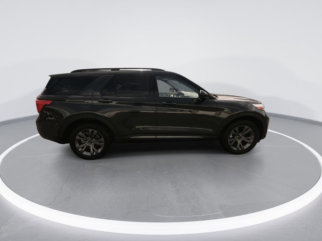 Used 2023 Ford Explorer XLT w/ Equipment Group 202A AWD/4WD image 9