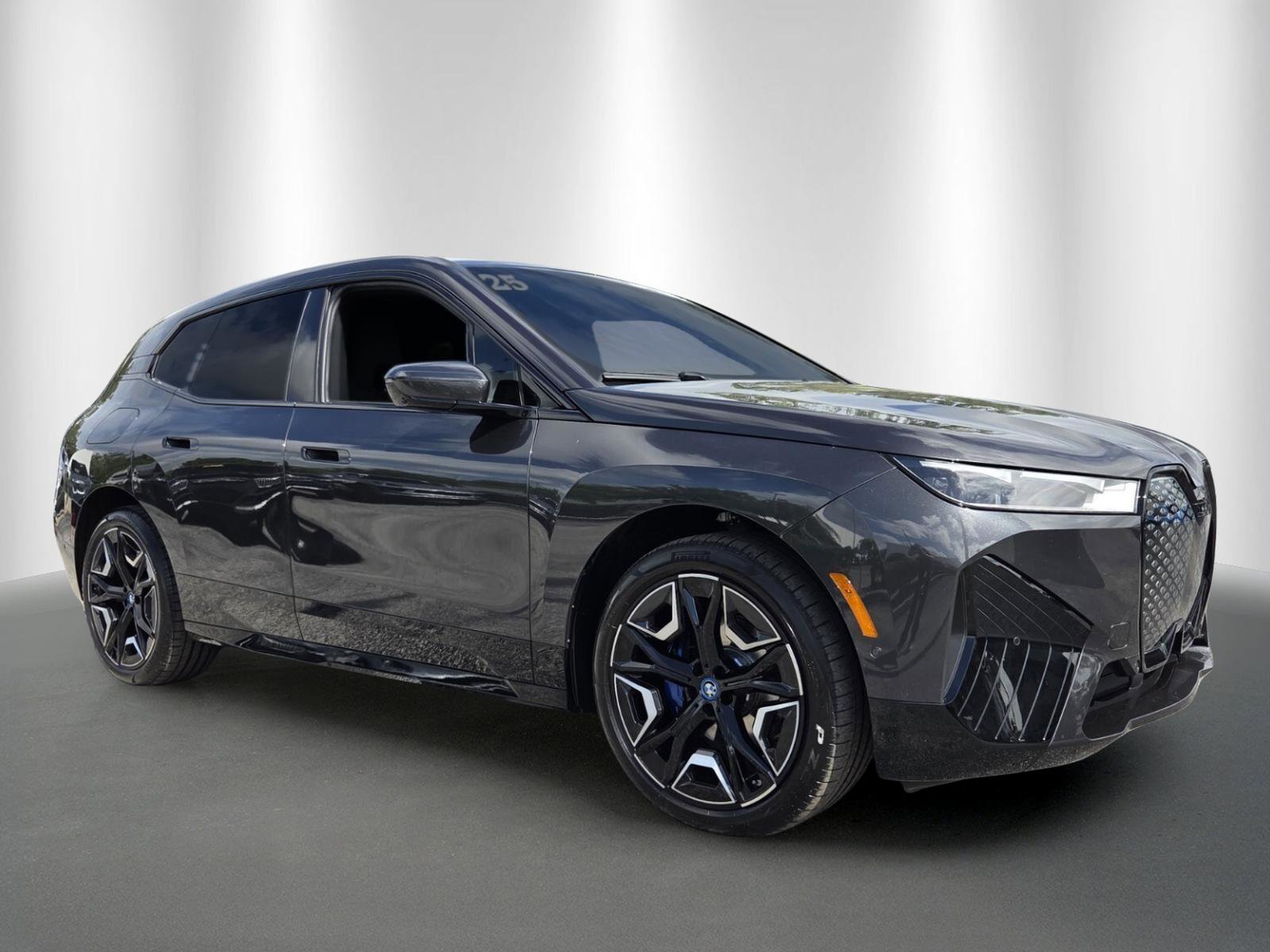 Used 2025 BMW iX xDrive50 image 1