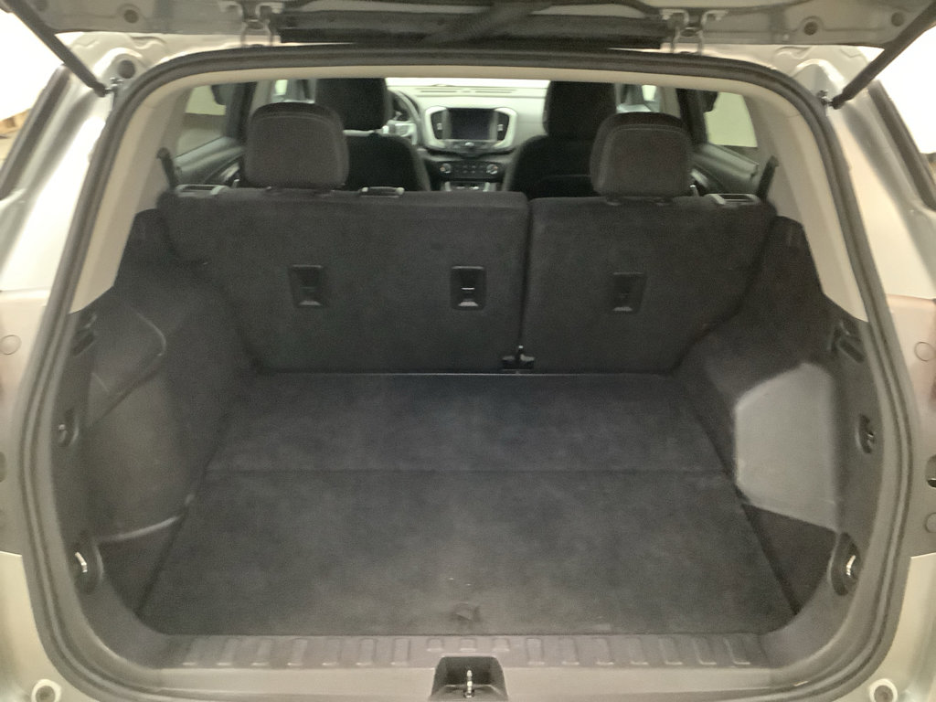 Used 2024 GMC Terrain SLE image 8