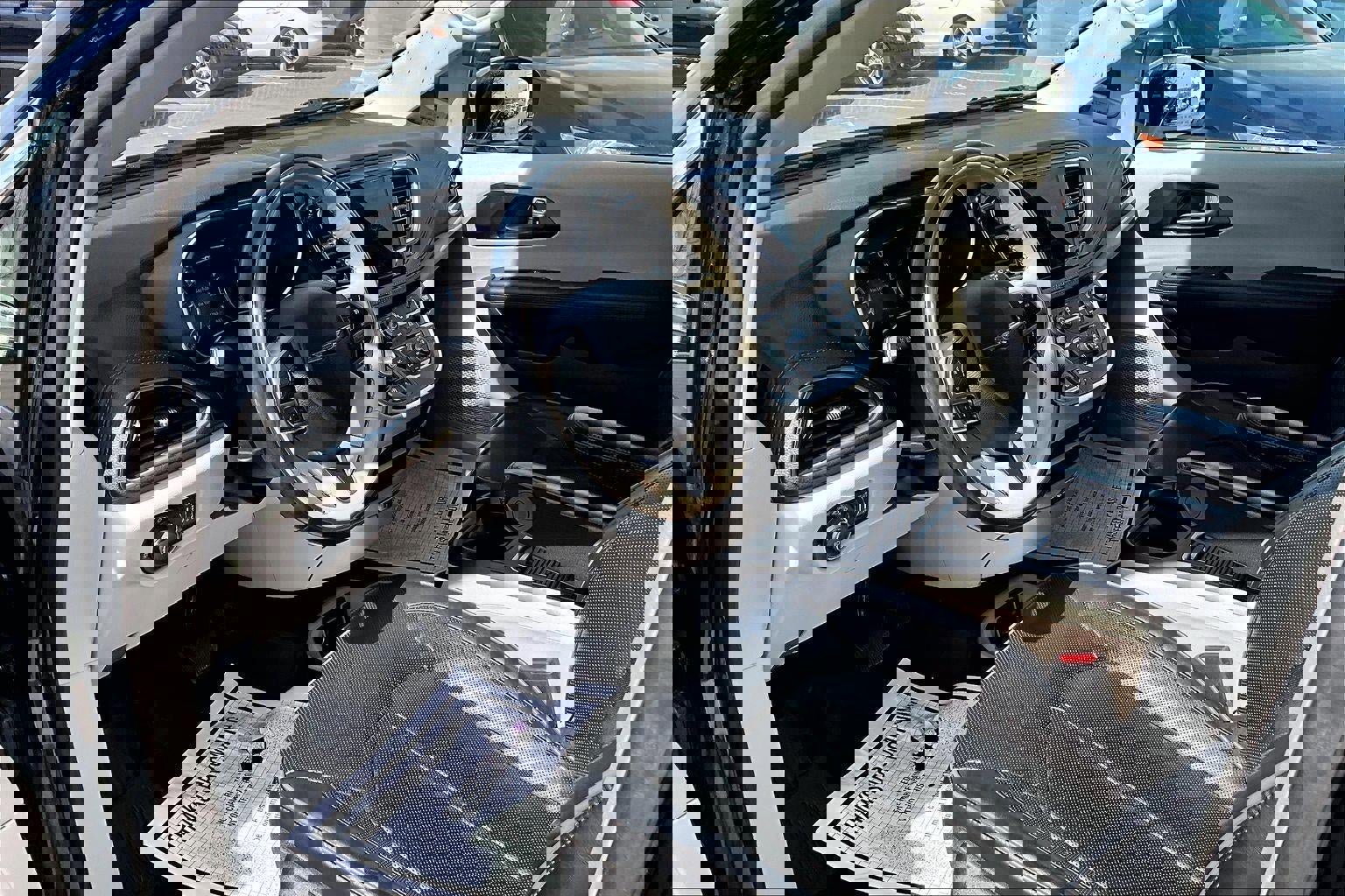 Used 2020 Chrysler Pacifica Limited image 13