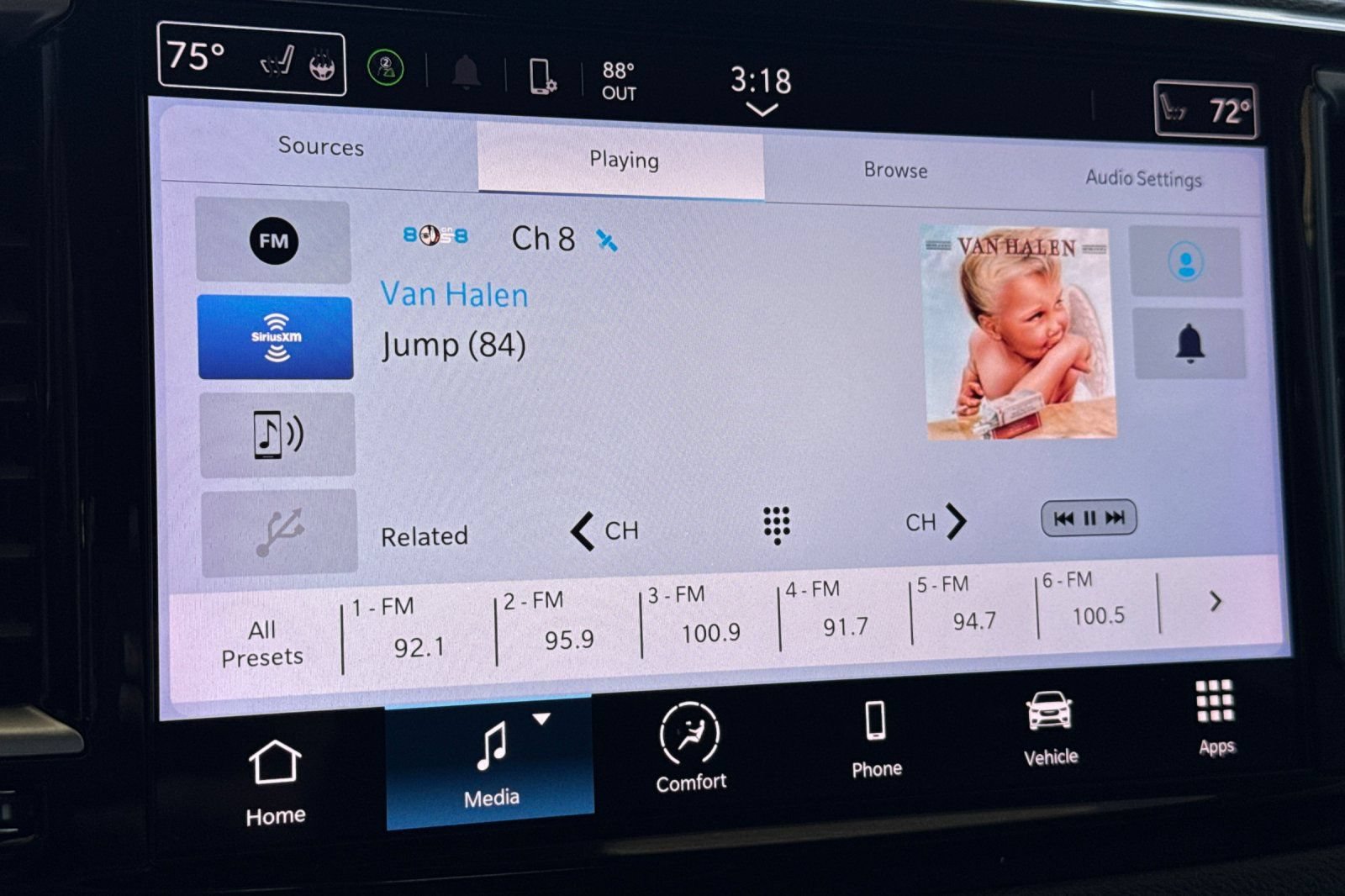 Used 2023 Chrysler Pacifica Touring-L FWD image 19