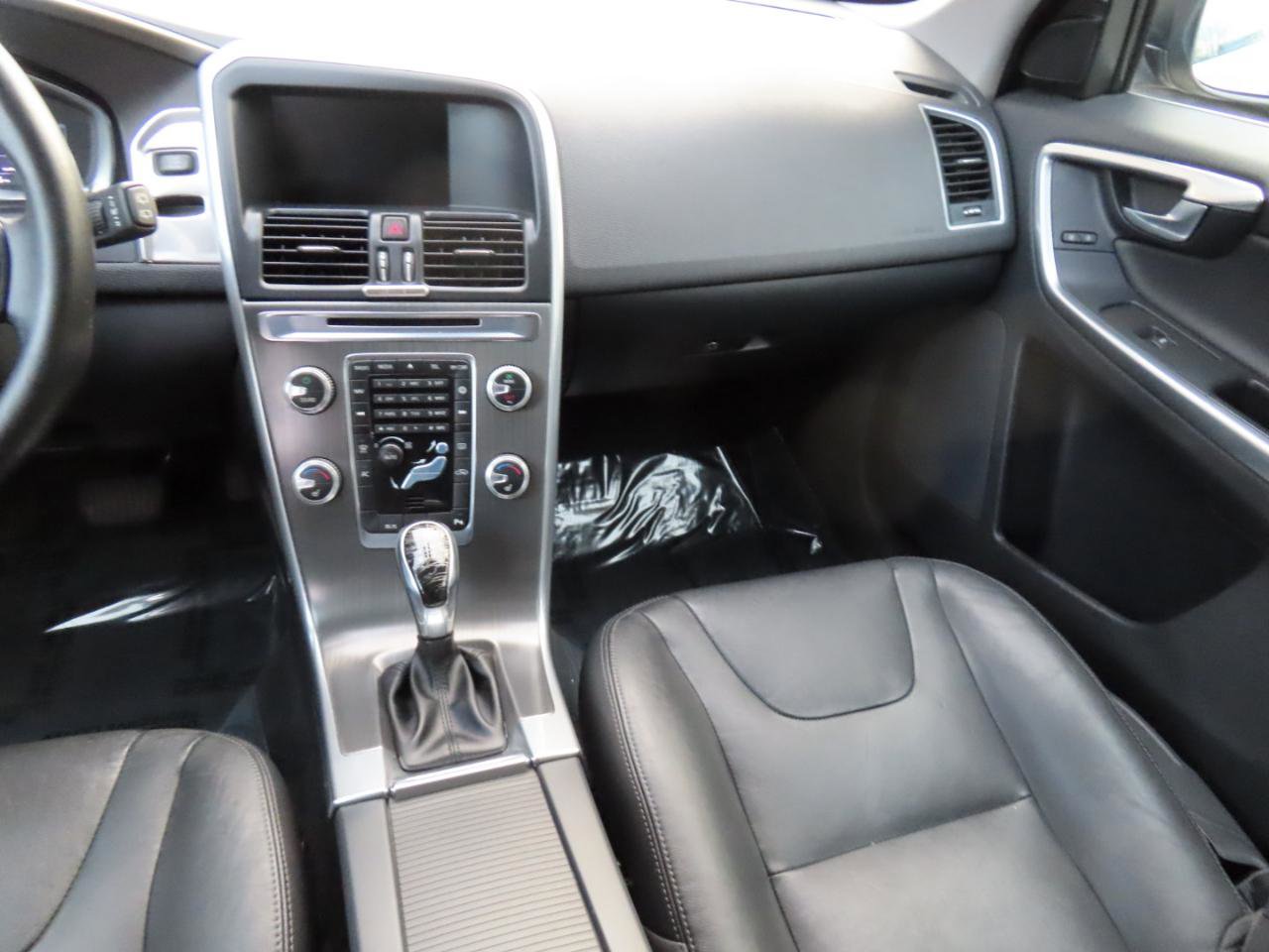 Used 2016 Volvo XC60 T6 w/ Protection Package image 15