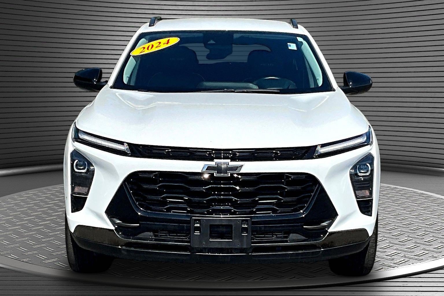 Used 2024 Chevrolet Trax ACTIV w/ Driver Confidence Package FWD image 2