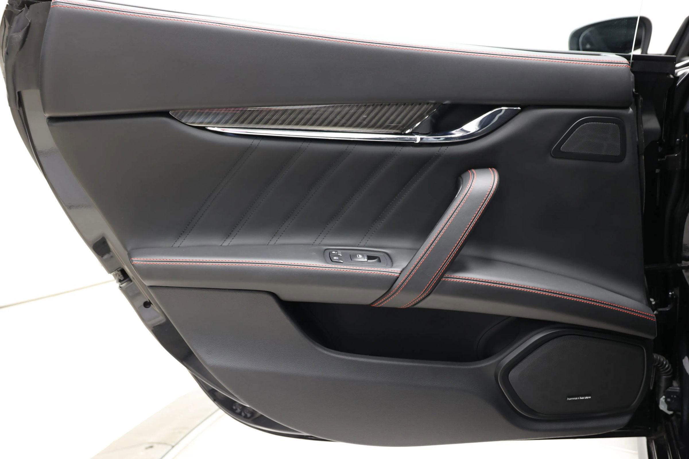 Used 2022 Maserati Quattroporte Trofeo image 50