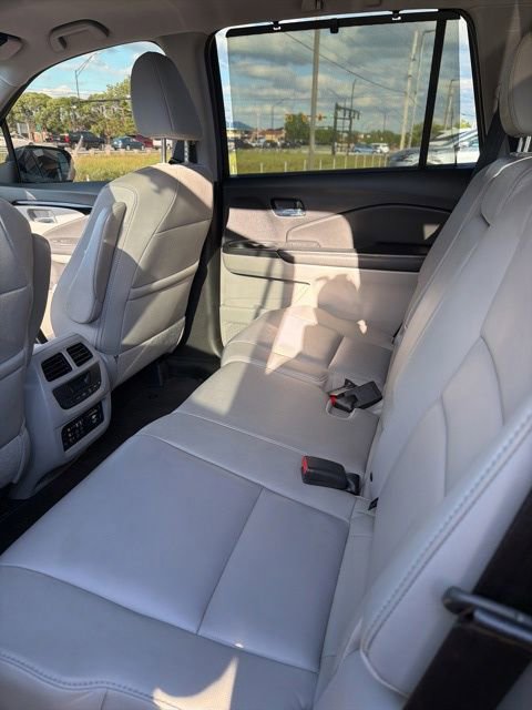 Used 2017 Honda Pilot Touring image 14