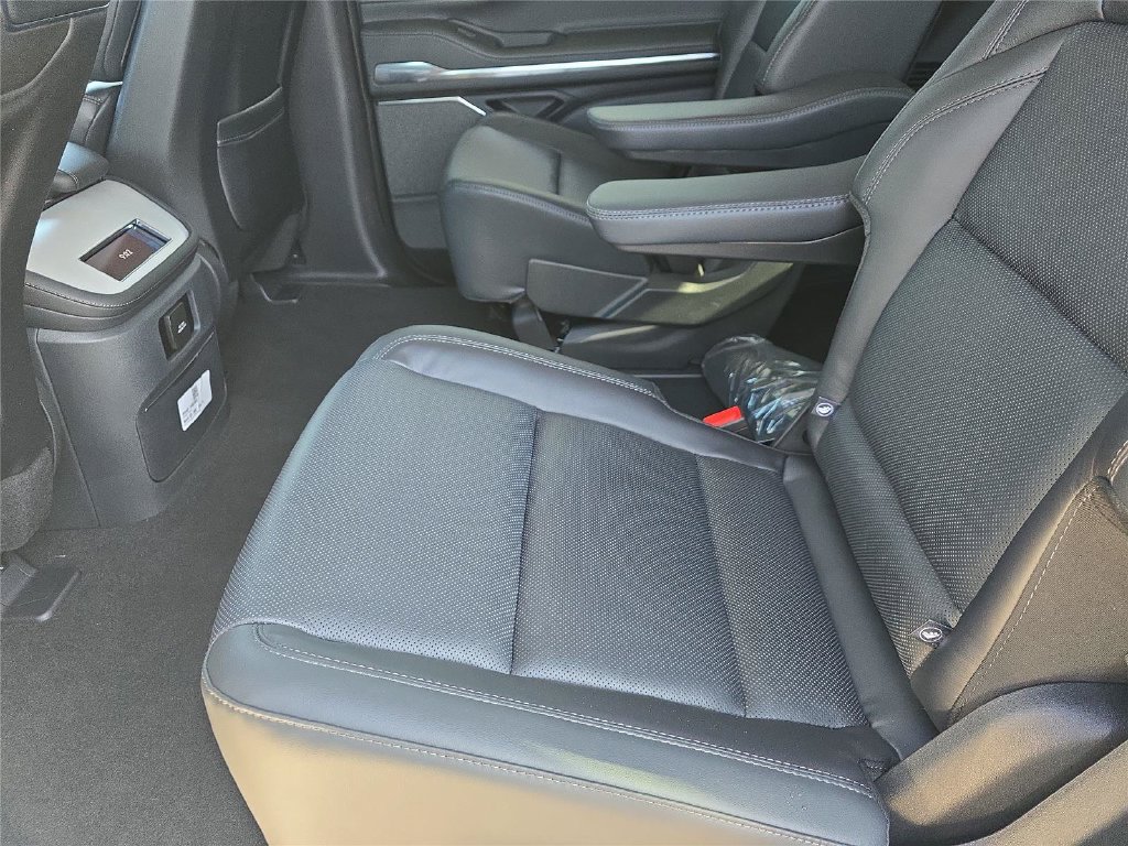 New 2026 Lincoln Navigator Reserve AWD/4WD image 14