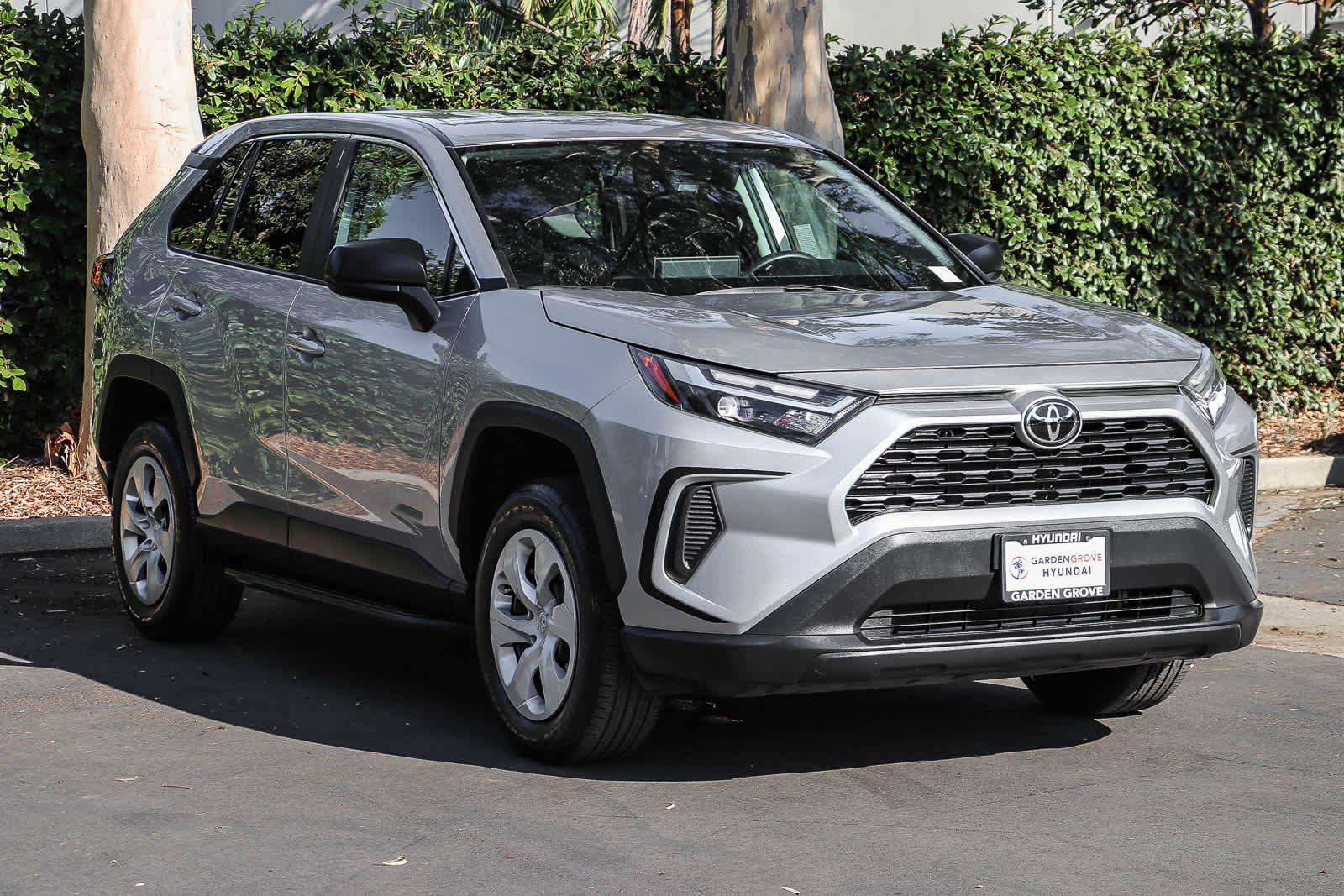 Used 2023 Toyota RAV4 LE FWD image 3