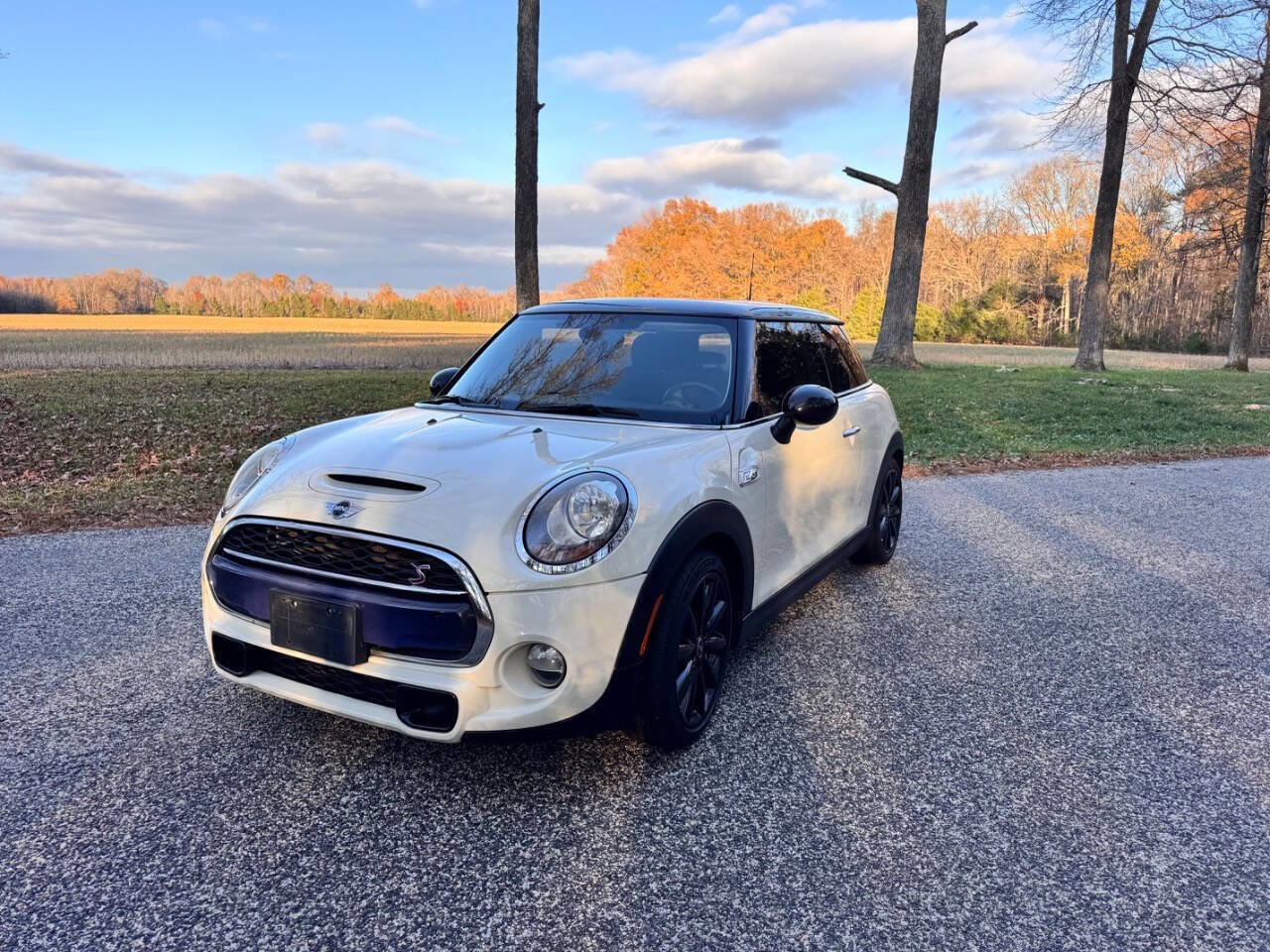 Used 2015 MINI Cooper S image 1