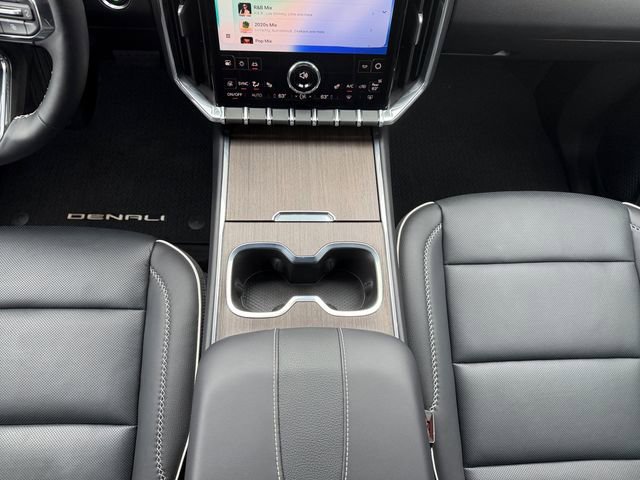 Used 2025 GMC Acadia Denali image 11