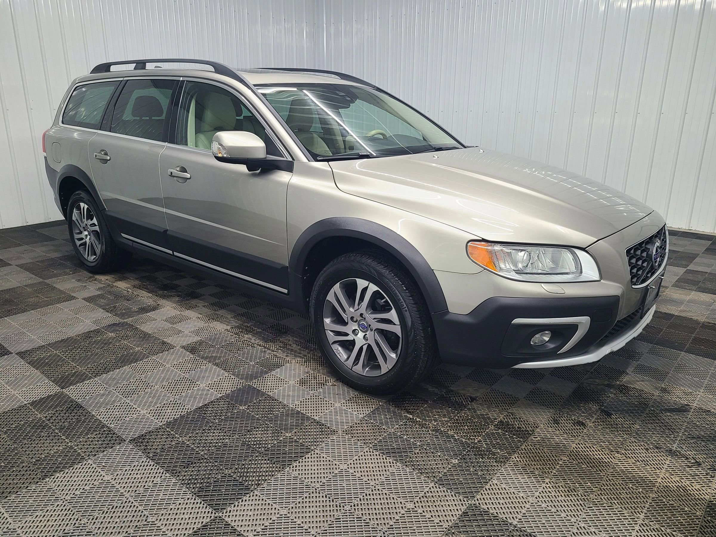 Used 2015 Volvo XC70 T5 Platinum image 13