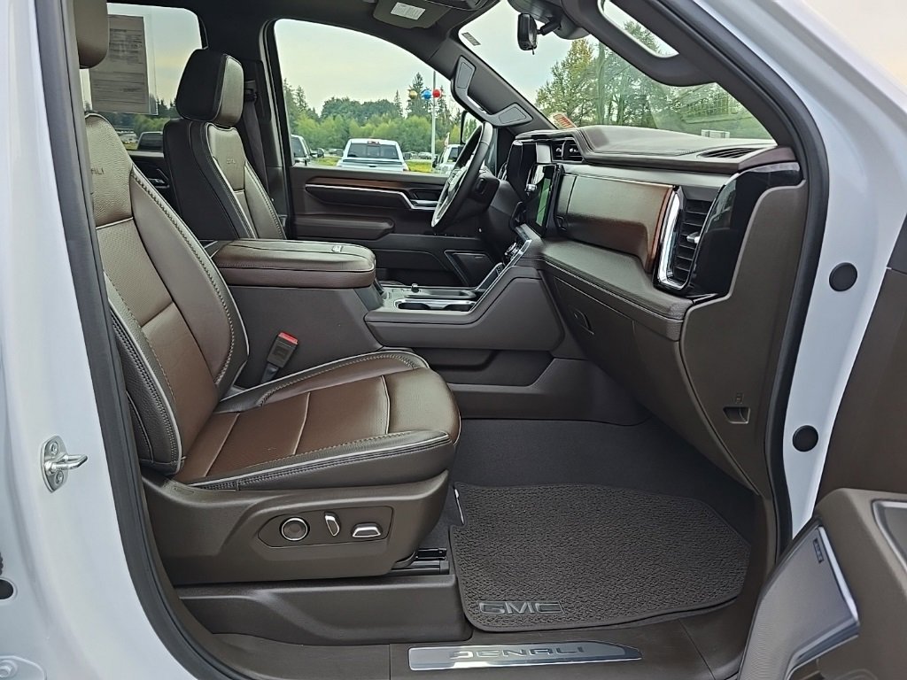 Used 2025 GMC Sierra 3500 Denali w/ Denali Reserve Package image 34