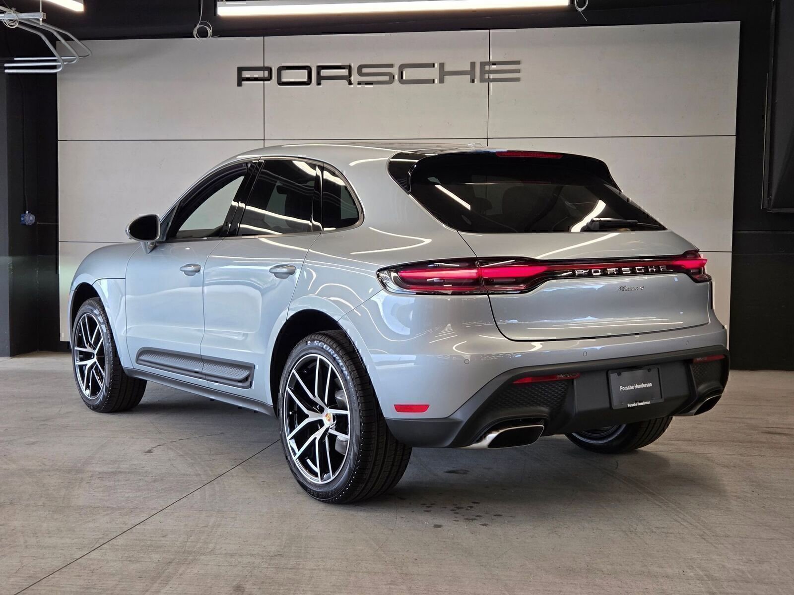 Certified 2026 Porsche Macan AWD/4WD image 3