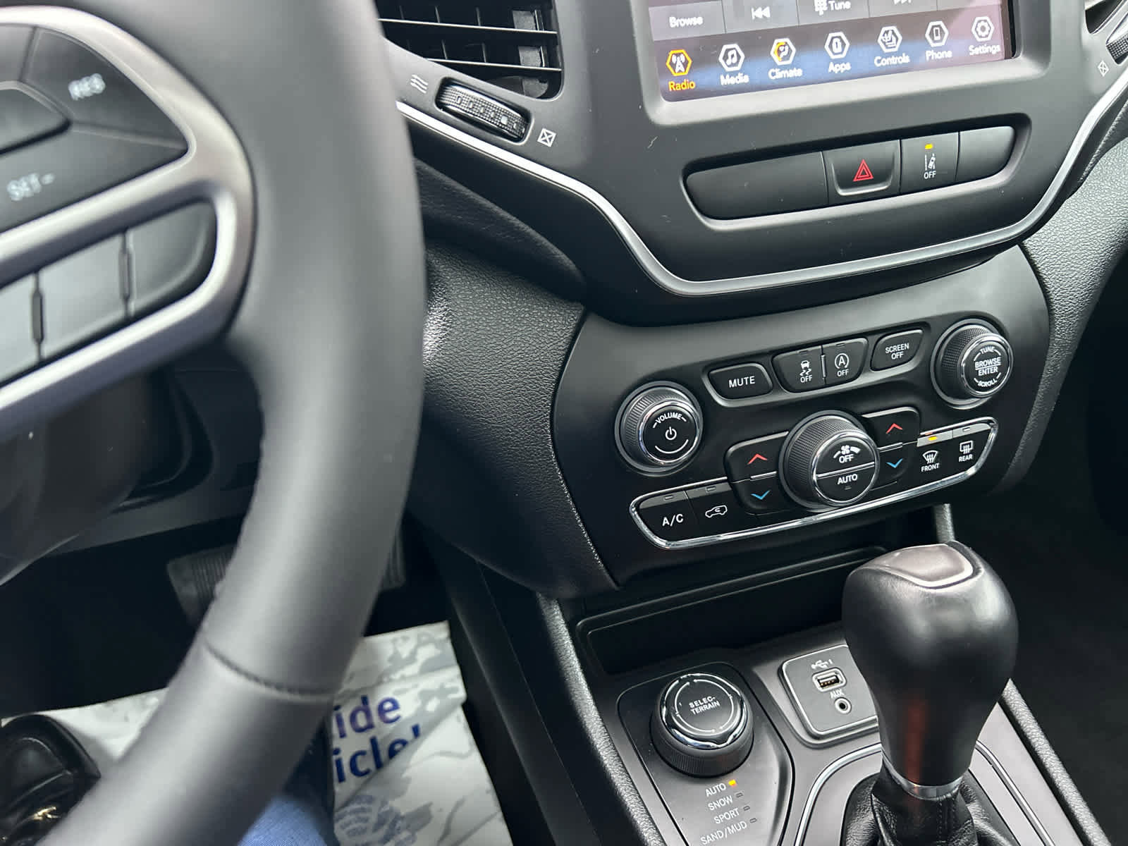 Used 2022 Jeep Cherokee Latitude Lux w/ Sun & Sound Group image 36