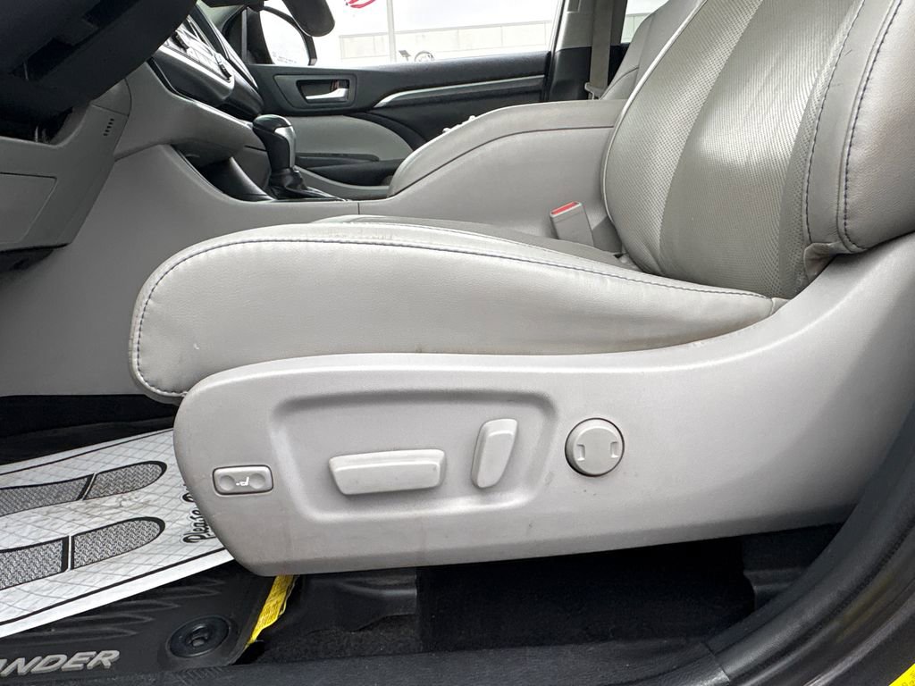 Used 2019 Toyota Highlander Limited Platinum image 19