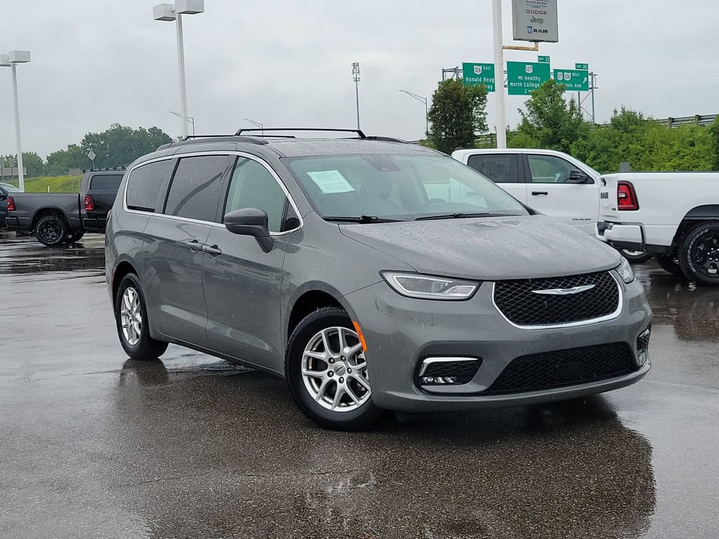Used 2022 Chrysler Pacifica Touring-L FWD image 32