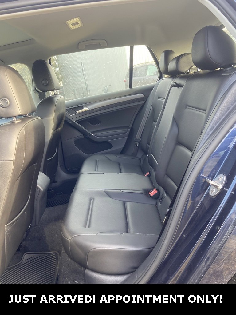Used 2018 Volkswagen Golf SE image 12