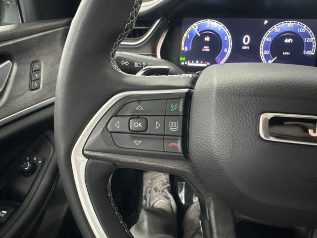 Used 2025 Jeep Grand Cherokee Limited w/ Black Appearance Package AWD/4WD image 37