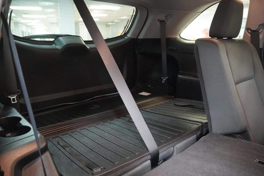 Used 2019 Toyota Highlander LE AWD/4WD image 33