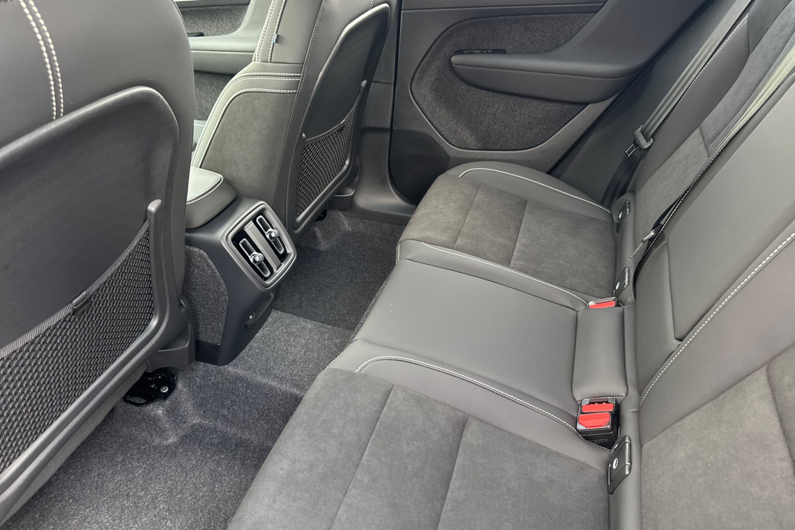 New 2025 Volvo XC40 B5 Ultra image 10