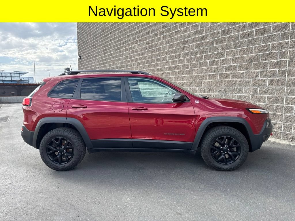 Used 2017 Jeep Cherokee Trailhawk AWD/4WD image 4