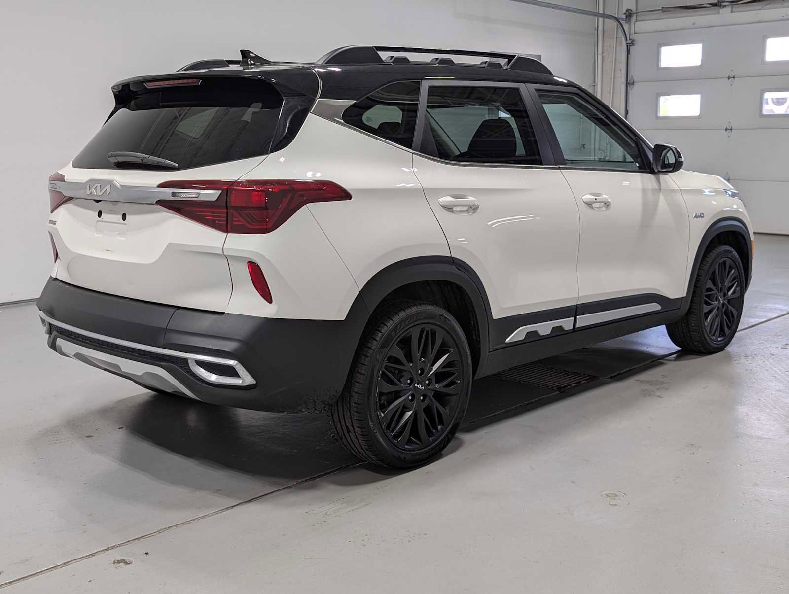 Certified 2022 Kia Seltos Nightfall Edition AWD/4WD image 8