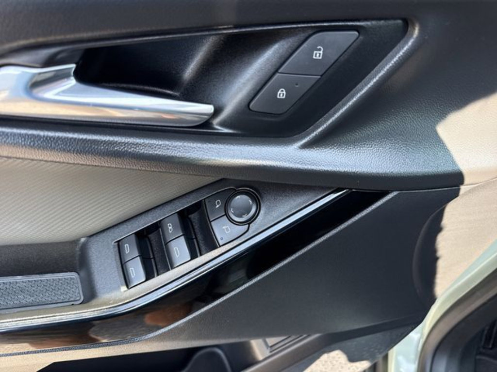 Used 2025 Chevrolet Equinox LT w/ Convenience Package II FWD image 69