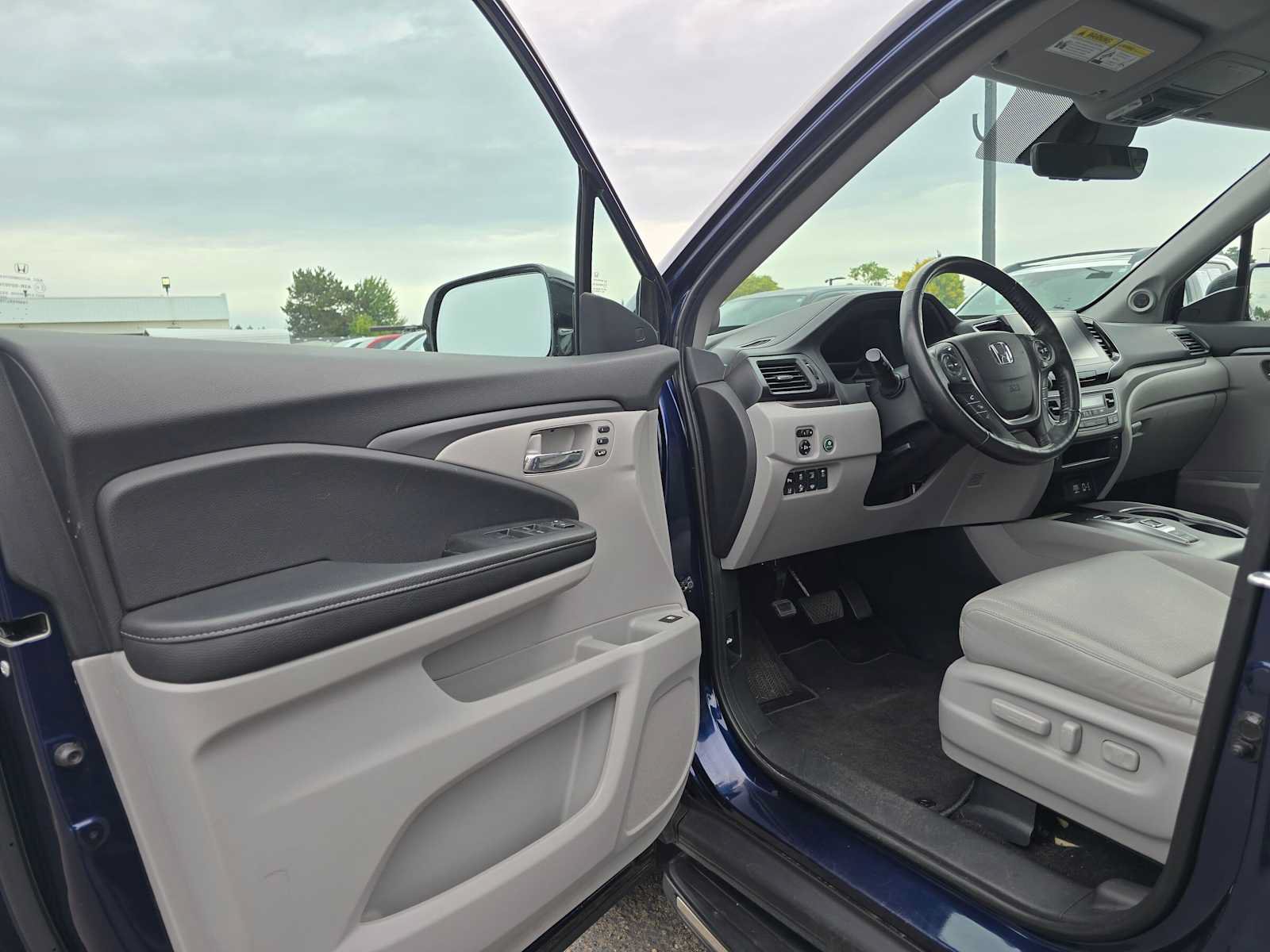 Used 2023 Honda Ridgeline RTL-E image 19