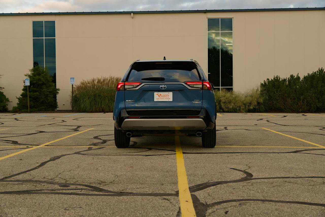 Used 2022 Toyota RAV4 XSE AWD/4WD image 8