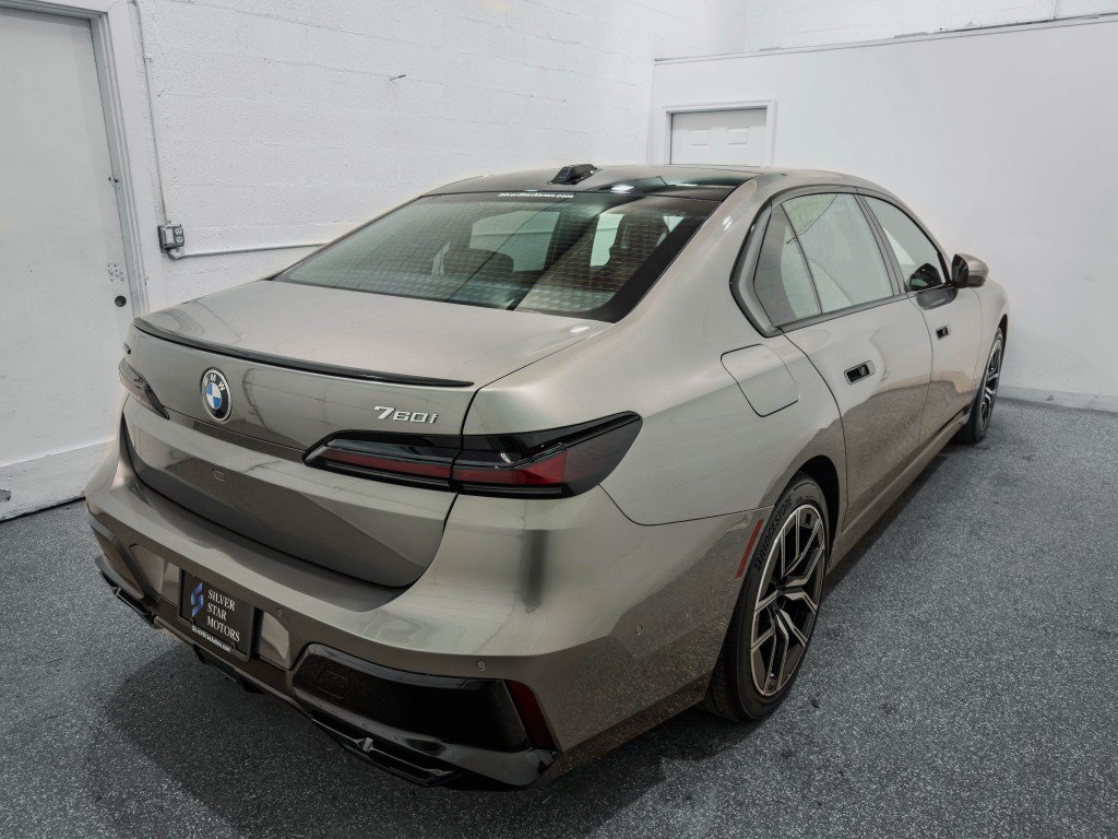 Used 2025 BMW 760i xDrive w/ Executive Package AWD/4WD image 9