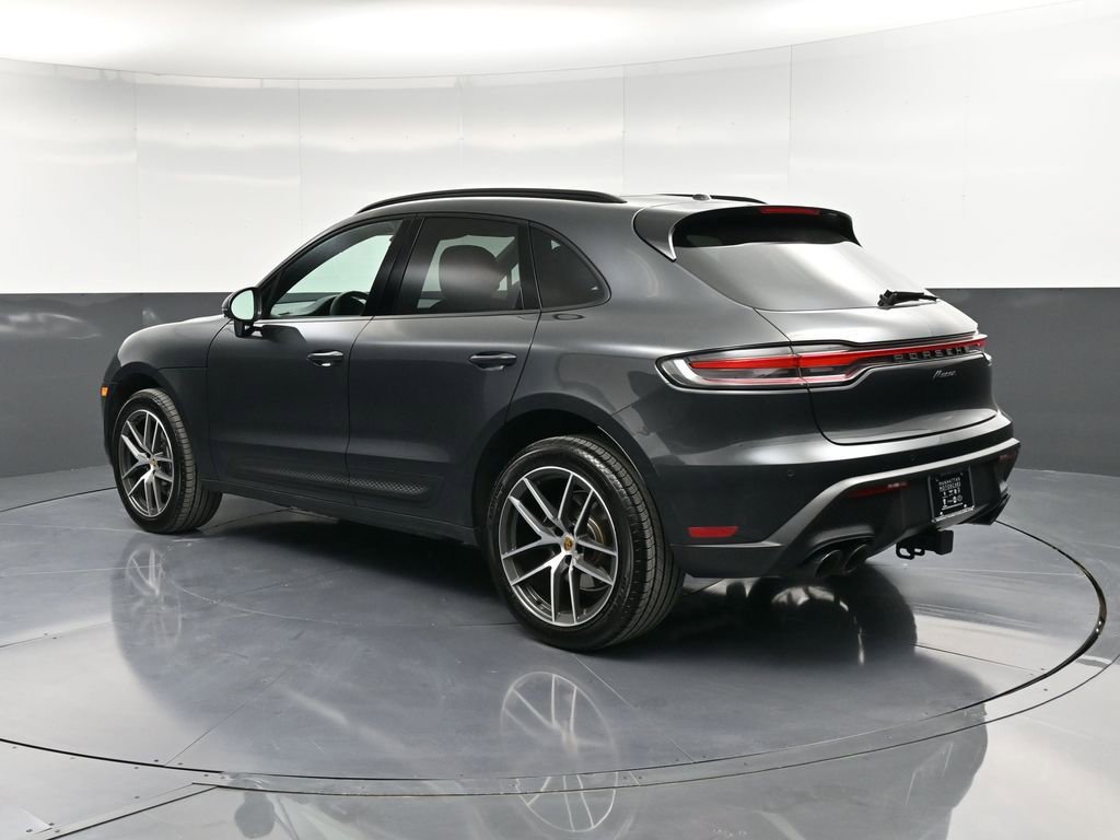 Certified 2025 Porsche Macan image 3