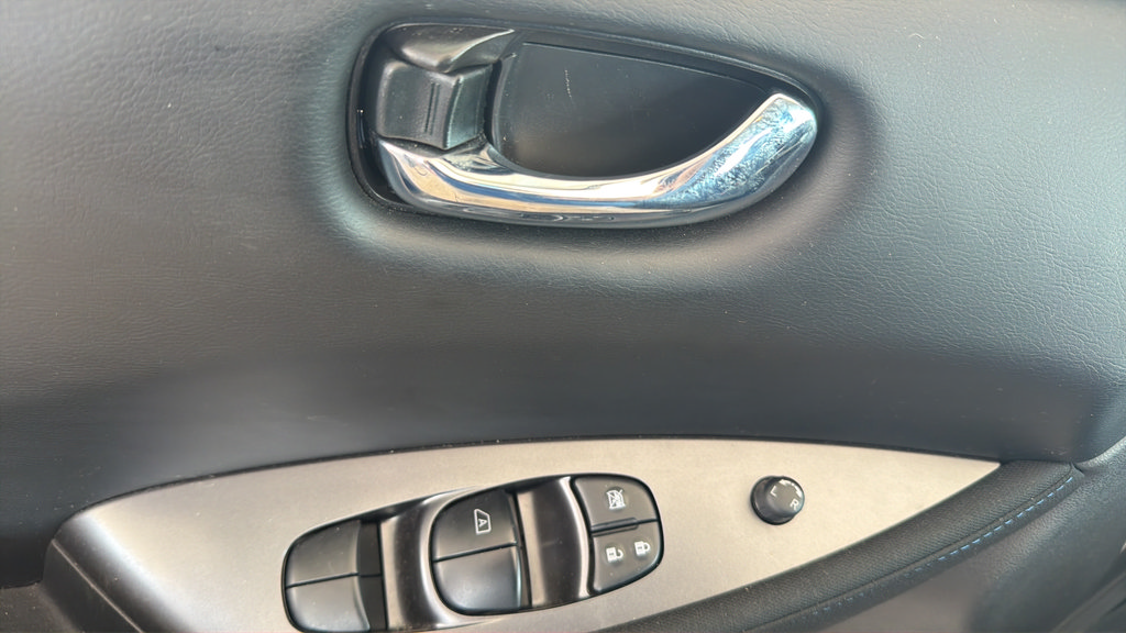 Certified 2025 Nissan Leaf S FWD image 24