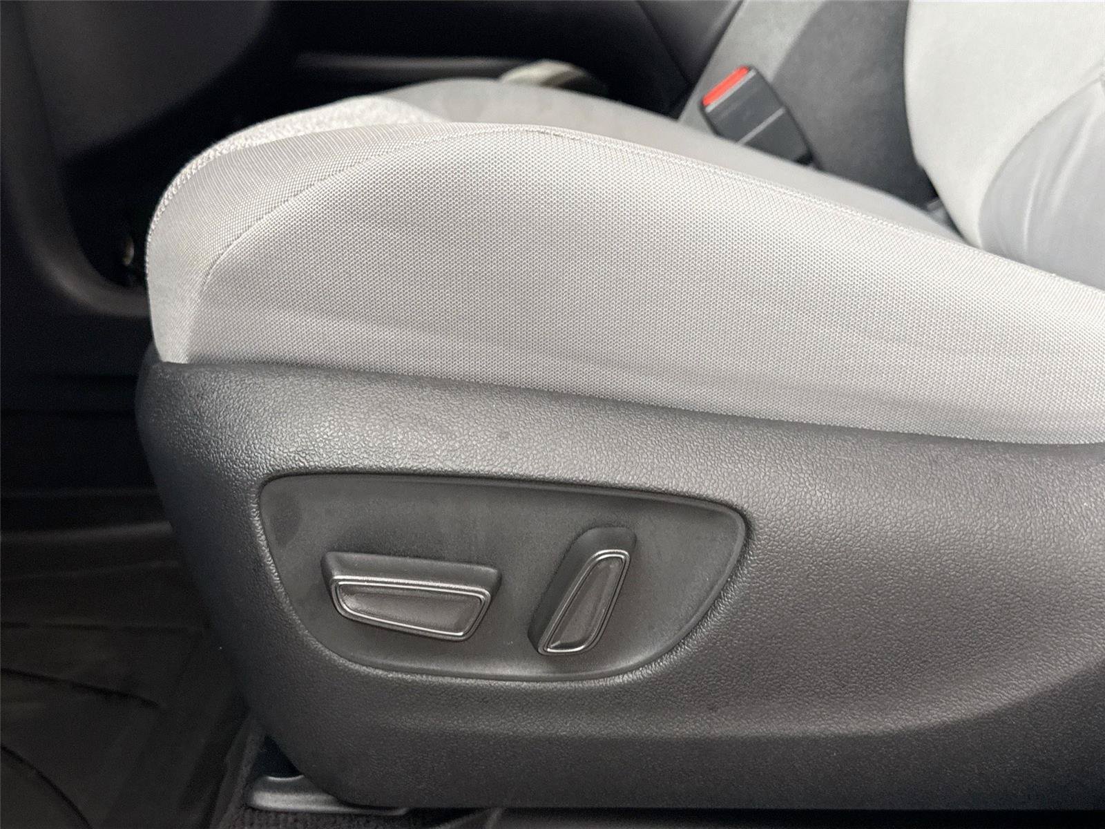 Certified 2026 Toyota Sienna LE FWD image 26