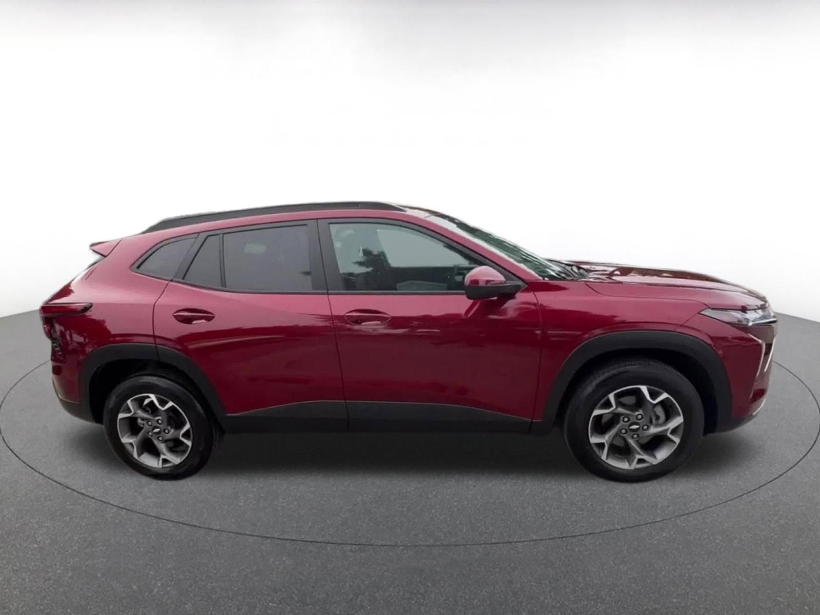 Used 2025 Chevrolet Trax LT image 16